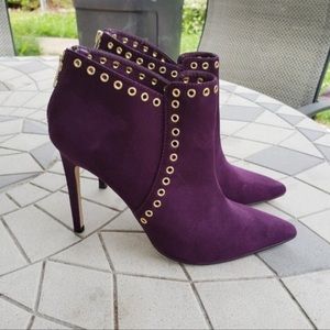 EUC Royal Purple Izabella Rue Jorden Plum Stiletto Ankle Booties // Size 9 •